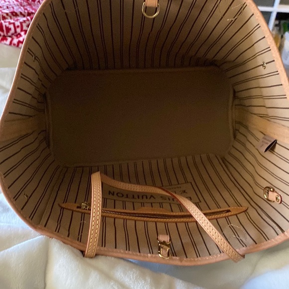 Louis Vuitton Neverfull mm - Picture 9 of 10